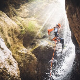 Canyoning v okolí Salzy: když se voda stane hřištěm