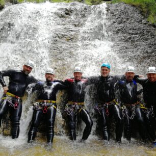Canyoning v okolí Salzy: když se voda stane hřištěm