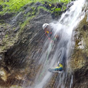Canyoning v okolí Salzy: když se voda stane hřištěm