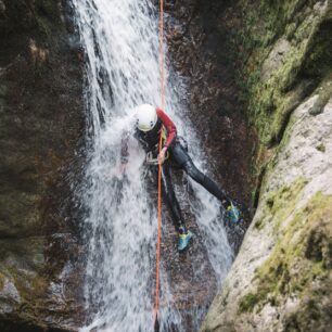 Canyoning v okolí Salzy: když se voda stane hřištěm