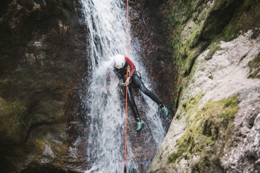 Canyoning v okolí Salzy: když se voda stane hřištěm