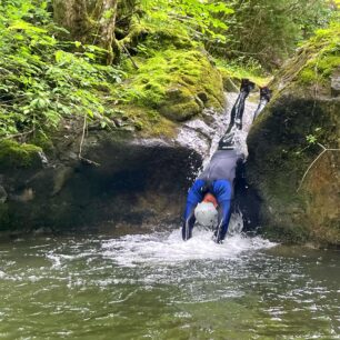 Canyoning v okolí Salzy: když se voda stane hřištěm