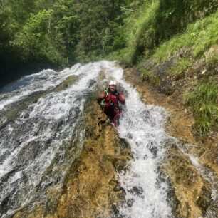 Canyoning v okolí Salzy: když se voda stane hřištěm