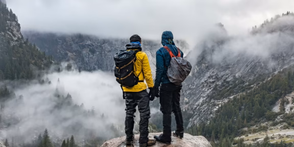 OUTDOOROVÉ MATERIÁLY: Jak se nenechat zmást marketingem a nosit, co opravdu funguje?