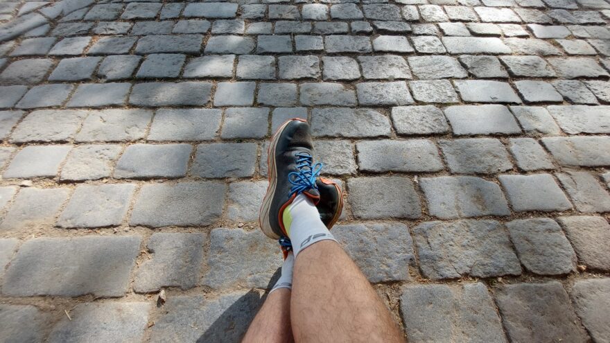 Komfortní chůze i po dlažebních kostkách - CEP HIKING LIGHT CUSHION COMPRESSION SOCKS MID CUT