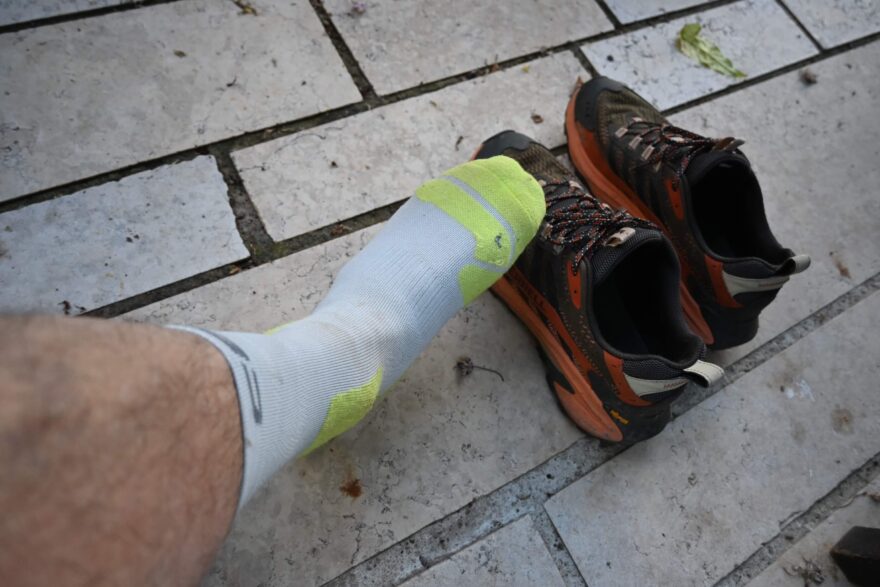 Označení ponožek L a P - CEP HIKING LIGHT CUSHION COMPRESSION SOCKS MID CUT