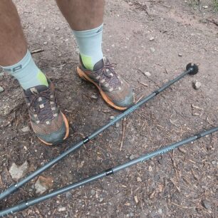 Testování ponožek i při svižnem tempu s holemi - CEP HIKING LIGHT CUSHION COMPRESSION SOCKS MID CUT