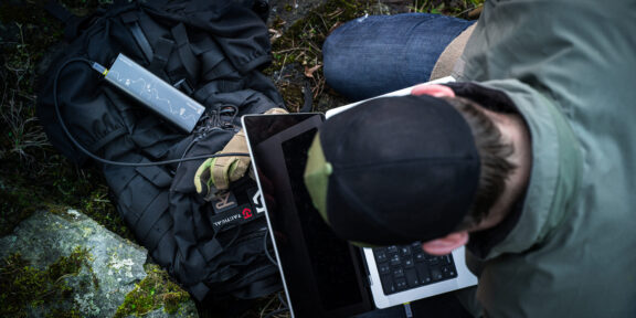 Energie bez limitů. Tactical představuje novou řadu powerbank Squad