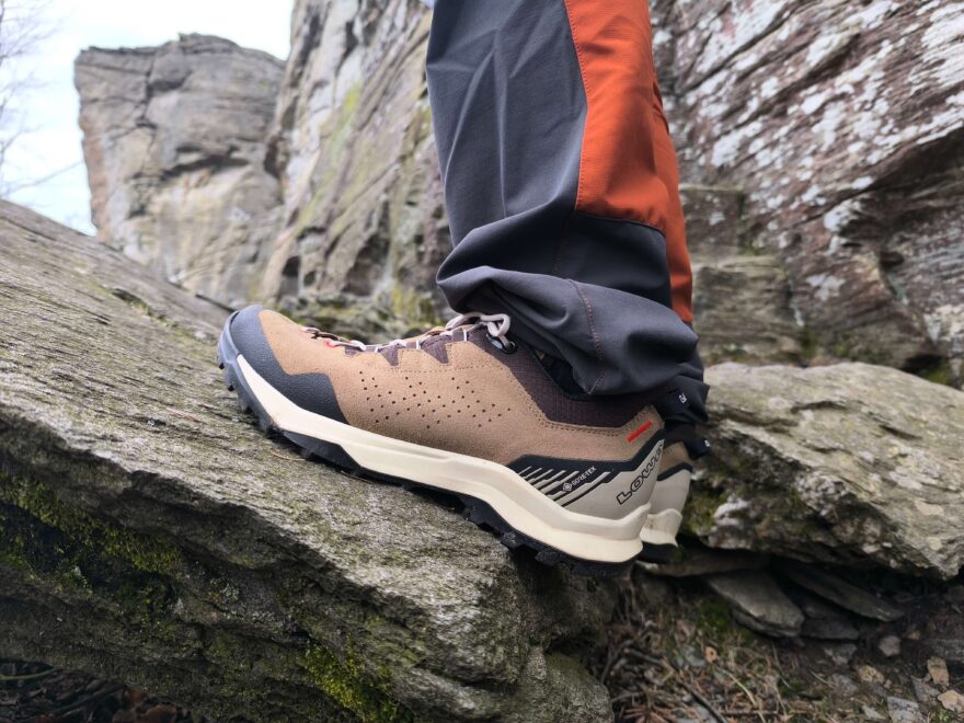 Boty LOWA EXPLORER GTX LO na vlhkých kamenech drží