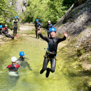Canyoning v okolí Salzy: když se voda stane hřištěm