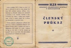 Příklad průkazů z roku 1948 pochází ze sbírky Krkonošského muzea ve Vrchlabí