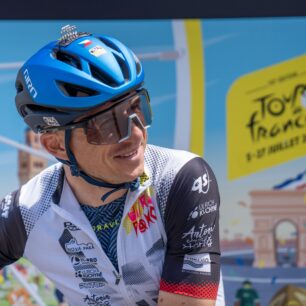 TOUR DE FRANCE PO VLASTNÍ OSE. DANIEL POLMAN V LOŇSKÉM ROCE ZVLÁDL PŘES 6 000 KILOMETRŮ S PODPOROU ULTRA LOS KŘUPOS