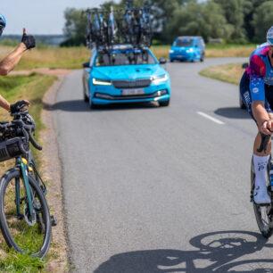 TOUR DE FRANCE PO VLASTNÍ OSE. DANIEL POLMAN V LOŇSKÉM ROCE ZVLÁDL PŘES 6 000 KILOMETRŮ S PODPOROU ULTRA LOS KŘUPOS