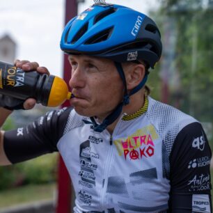 TOUR DE FRANCE PO VLASTNÍ OSE. DANIEL POLMAN V LOŇSKÉM ROCE ZVLÁDL PŘES 6 000 KILOMETRŮ S PODPOROU ULTRA LOS KŘUPOS