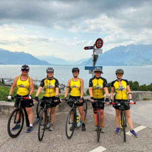 Unikátní sportovní projekt dokončen: Pět českých koloběžkářek ujelo trasu ženské Tour de France den před pelotonem. Foto: Martin Brož