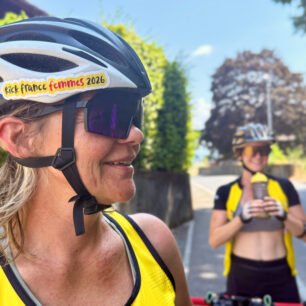 Unikátní sportovní projekt dokončen: Pět českých koloběžkářek ujelo trasu ženské Tour de France den před pelotonem. Foto: Martin Brož