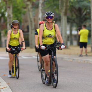 Unikátní sportovní projekt dokončen: Pět českých koloběžkářek ujelo trasu ženské Tour de France den před pelotonem. Foto: Martin Brož
