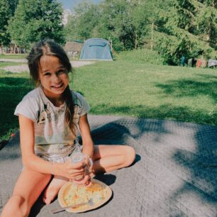 Střešní stan, tři puberťačky a Alpy. Překvapivě dobrá kombinace