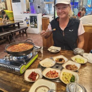 Klasická korejská večeře Kimchi - jiggae