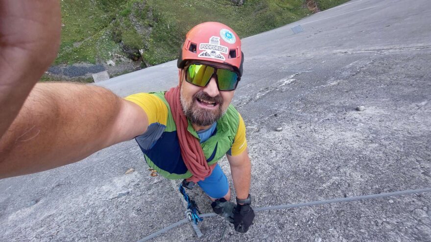 Testování na via ferratě na tělese hráze v rakouském Kaprunu - CRAZY SHIRT VIPER MAN