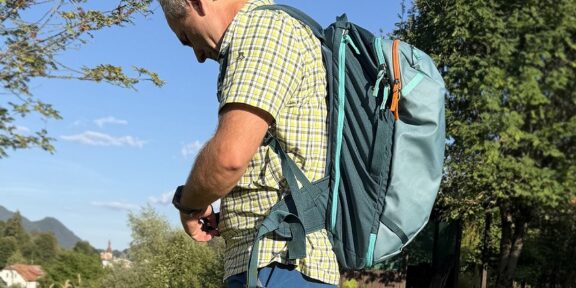 RECENZE: COTOPAXI ALLPA 35 – LEHKÝ BATOH NEJENOM NA CESTOVÁNÍ LETADLEM