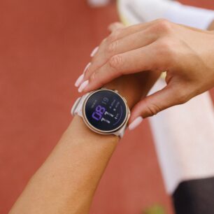Suunto uvádí na trh model Run 2: běžecké hodinky spolu s novým inteligentním hrudním pásem Suunto Smart Heart Rate Belt 2