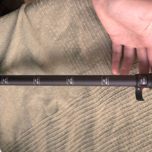 Nastavitelná délka od 110-130 cm.