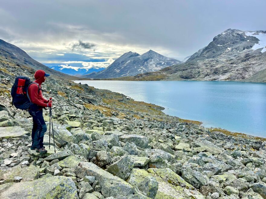 Při táhlých stoupáních v kamenitém terénu Jotunheimenu poskytoval svetr Simond jako 2. vrstva vynikající hřejivost a stabilní teplotní komfort.