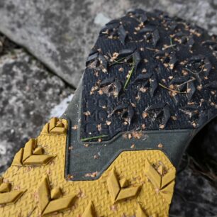 Detail vzorku a logo POMOCA - SALEWA PEDROC 2 MAX M