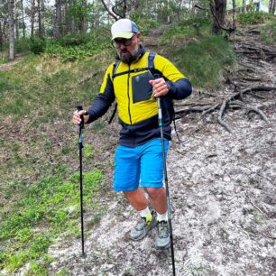Písčitý terén a kořeny během testování na polském Helu - SALEWA PEDROC 2 MAX M