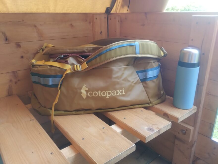 Pro přesun na tábořiště byly skvělé odepínatelné ramenní popruhy - Cotopaxi Allpa 55
