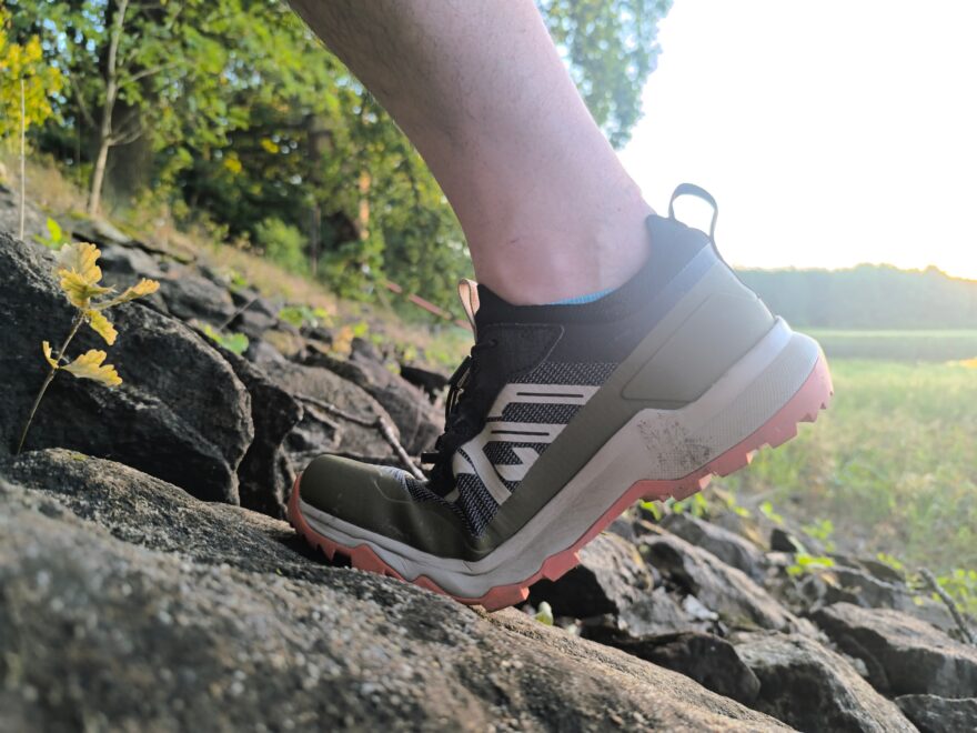 Neomezený pohyb v botách QUECHUA MH500 LIGHT FASTER