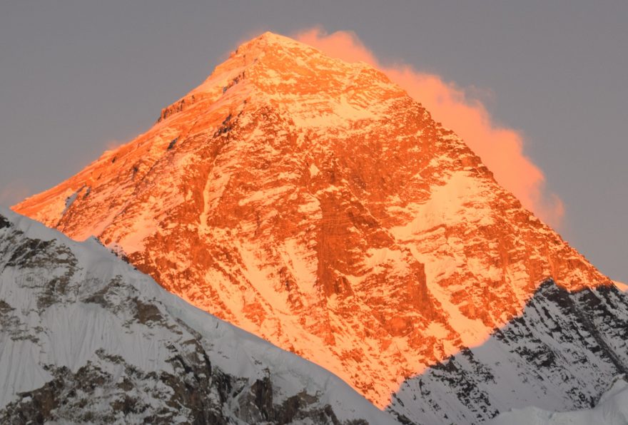 Západ slunce na Mt. Everestu.