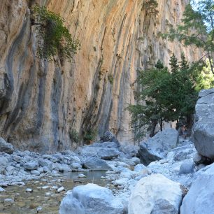 V nejužším místě jsou od sebe skalní stěny soutěsky Samaria vzdálené pouhé 3 metry!