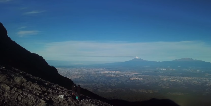 Při túře jsou nádherné pohledy na okolní sopky