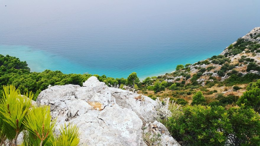 Ať už se vydáte v Biokovu kamkoli, věřte, že takové letecké výhledy na moře v horách jen tak nezažijete.