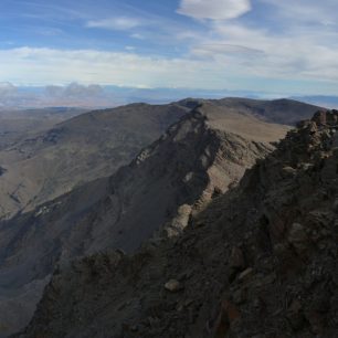 Výhledy na sever z vrcholu Mulhacenu (3482 m), , Sierra Nevada, Andalusie, Španělsko.