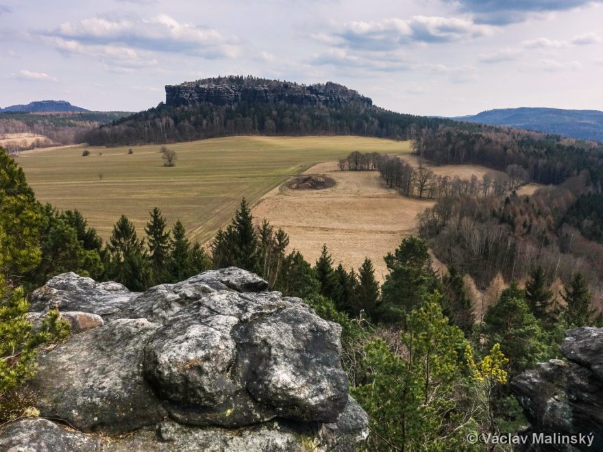 Forststeig Elbsandstein, v překladu Lesní stezka Labské pískovce,