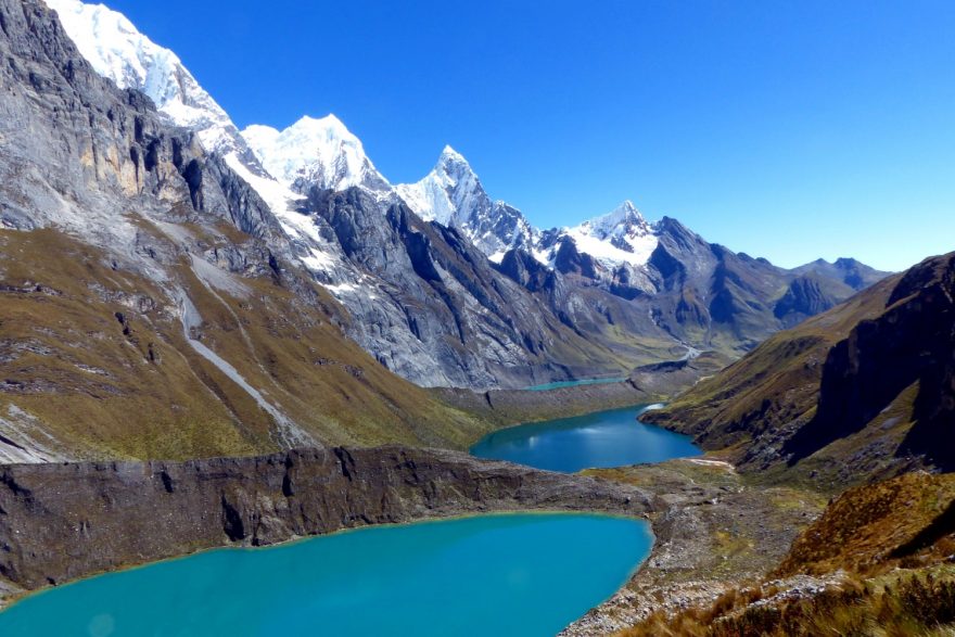 Úžasné pohoří Cordillera Huayhuash v Peru.