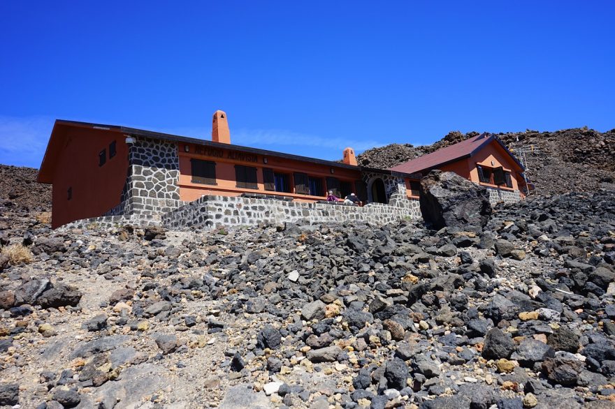 Refugio Altavista pod vrcholem Pico del Teide, Kanárské ostrovy, Španělsko.