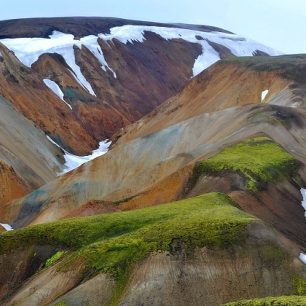 Laugavegur: trek skrz Duhové hory a kolem islandských sopek