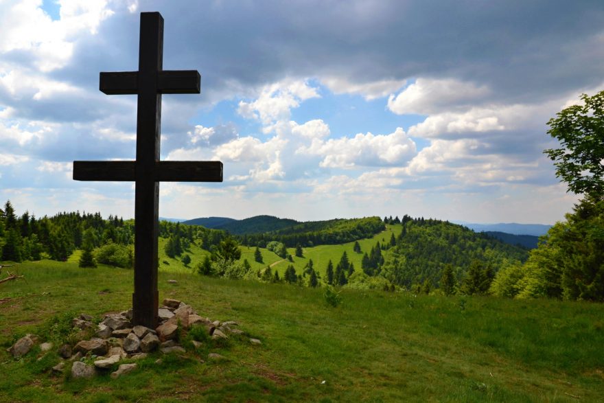 Nejvyšší vrchol Javorníků Velký Javorník leží na slovenské straně pohoří.