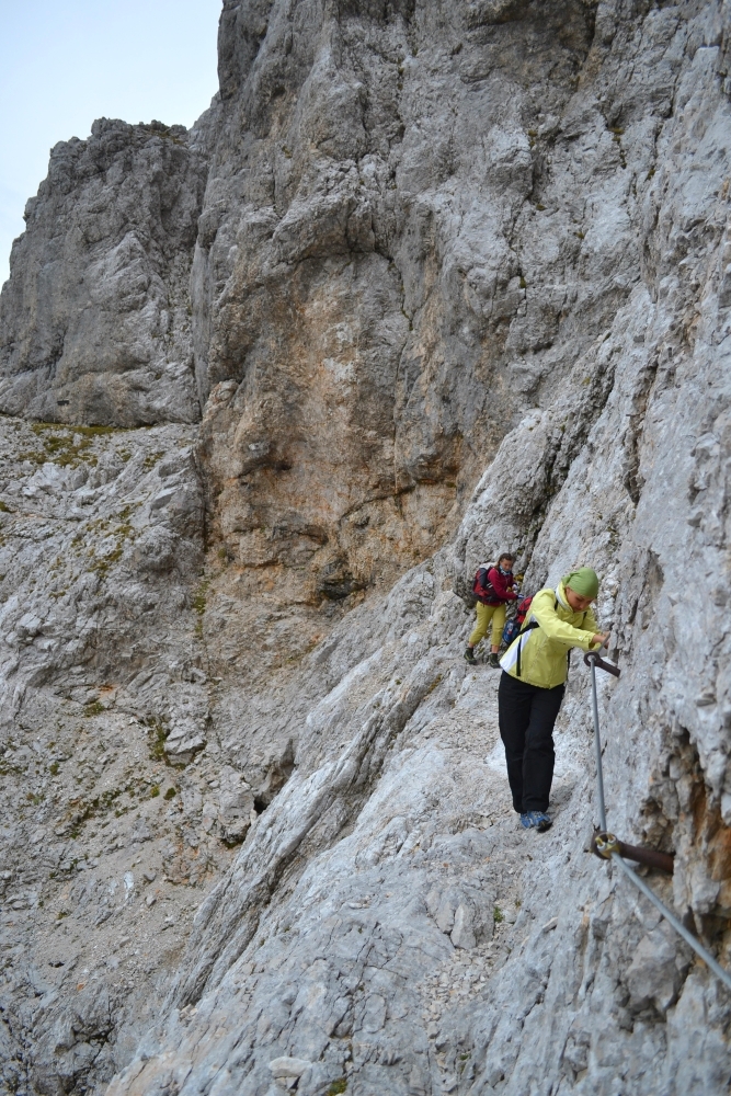 Obtížnější úsek mezi Planjavou a Kamnickým sedlem. Kamnicko-Savinjské Alpy, Slovinsko.