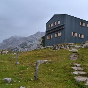 Kocbekov dom na Korošici. Kamnicko-Savinjské Alpy, Slovinsko.