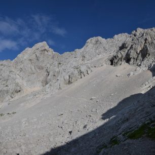 Výstup na Skutu od východu. Kamnicko-Savinjské Alpy, Slovinsko.