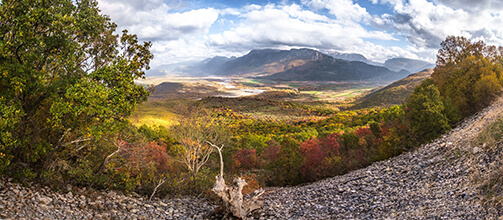 Trek přes hory k Dračímu jezeru v Řecku