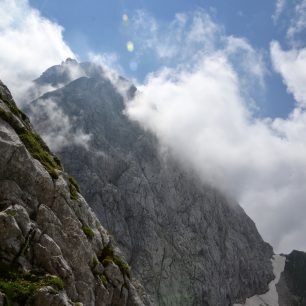 Majestátní Mangart v Julských Alpách na pomezí Slovinska a Itálie.