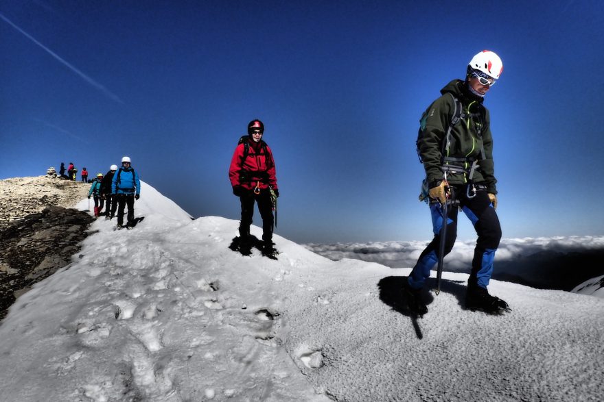 Vrcholové partie výstupu.  Výstup na Johannisberg, Vysoké Taury, Rakousko.