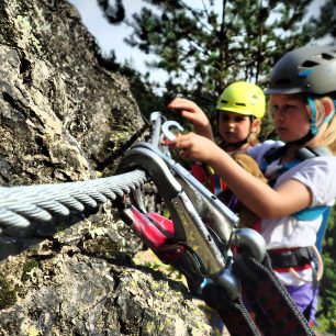 Horský vůdce Vojta Dvořák nás provede bezpečným pohybem po feratách.