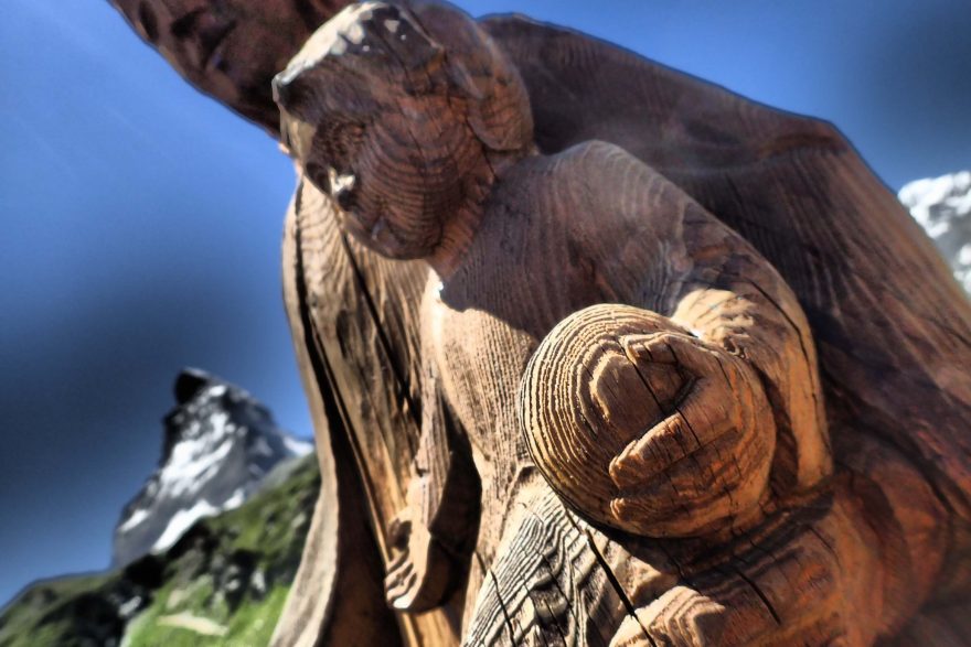 Panenka Maria Sněžná pod nástupem na Matterhorn